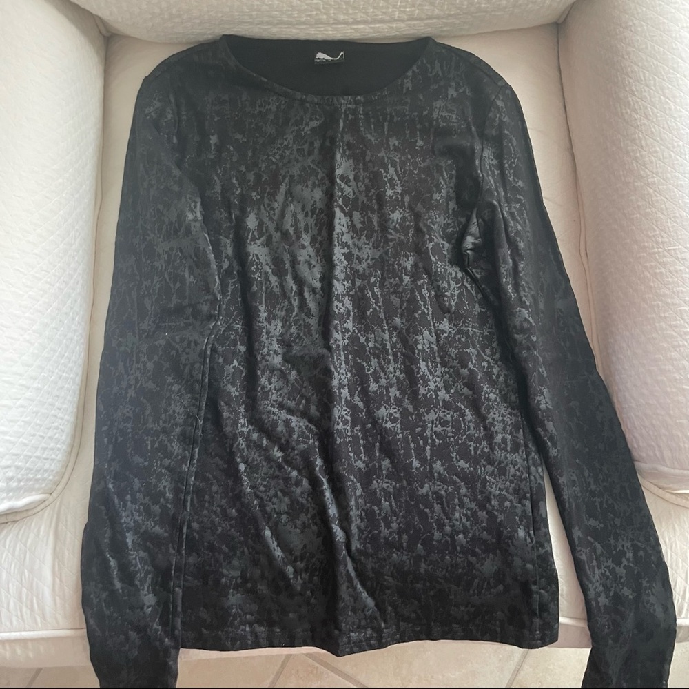 athletic long sleeve shirt